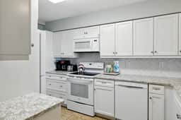 310 Shorewood | Oceanfront 2 Bdrm | On-site Pool & Hot Tub | Permit #070674 - Image 4