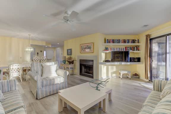 196 Colonnade Club | 3 Bedroom | Walk to Beach | Pool on Site | STR #026046 - Image 3
